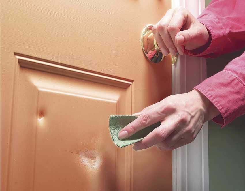 Чем покрасить входную металлическую дверь: подробное руководство