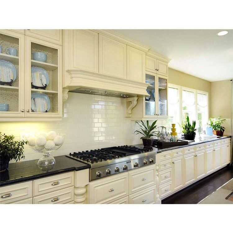 Белая кухня с деревянной столешницей: 60+ фото примеров