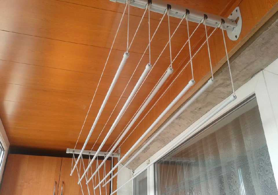 Потолочная сушилка для белья на балкон: выбор и изготовление