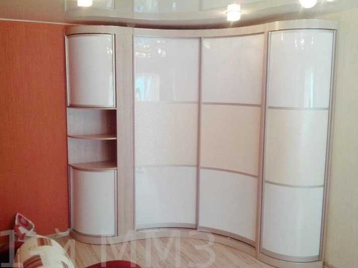 Радиусные угловые шкафы (38 фото): распашные модели с полукруглым элементом для гостиной или прихожей