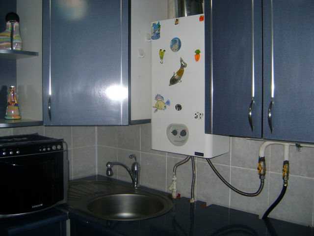 Интерьер кухни в хрущевке с газовой колонкой: основы