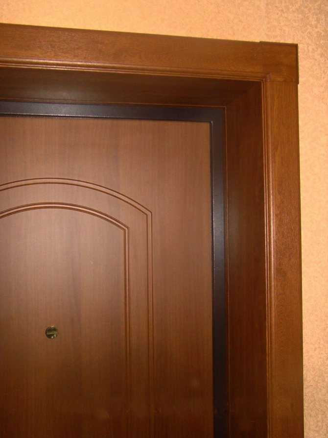 Как выполнить отделку откосов входной двери: разные варианты