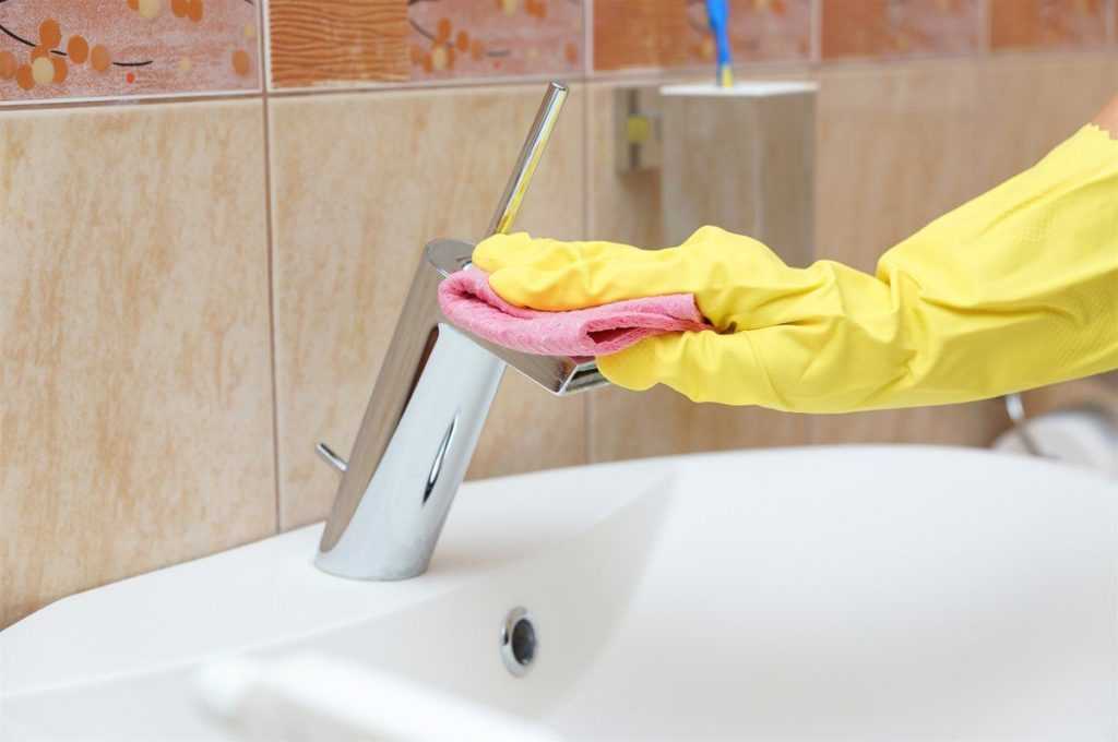 Как эффективно и быстро отстирать занавеску для ванной