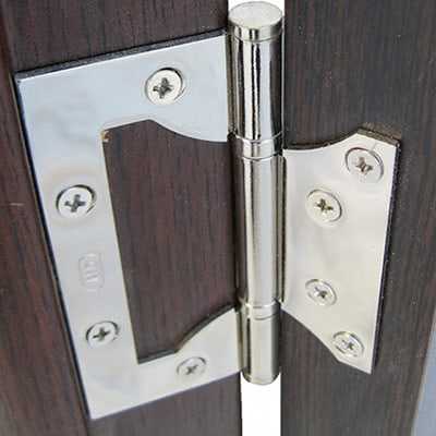 Как осуществить установку дверных петель и как навесить на них дверь?