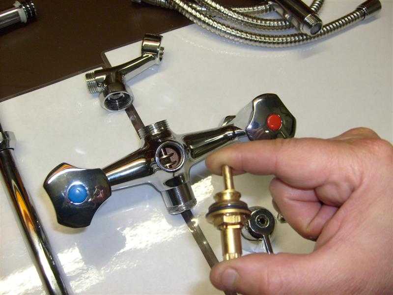 Как разобрать однорычажный смеситель (кран) в ванной – инструкция, видео