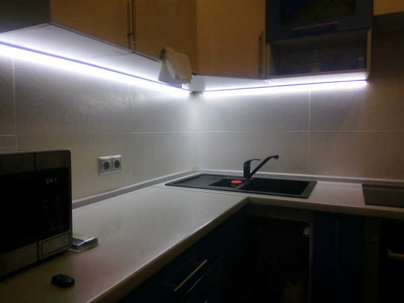 Освещение на кухне: варианты освещения и правила размещения светильников (105 фото)