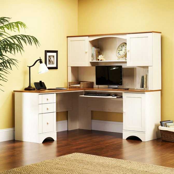 Компьютерный стол в гостиную / модели и варианты размещения