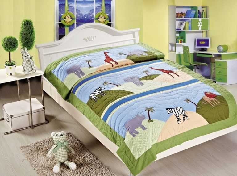 Покрывало на детскую кровать: размер, материал, расцветка, варианты