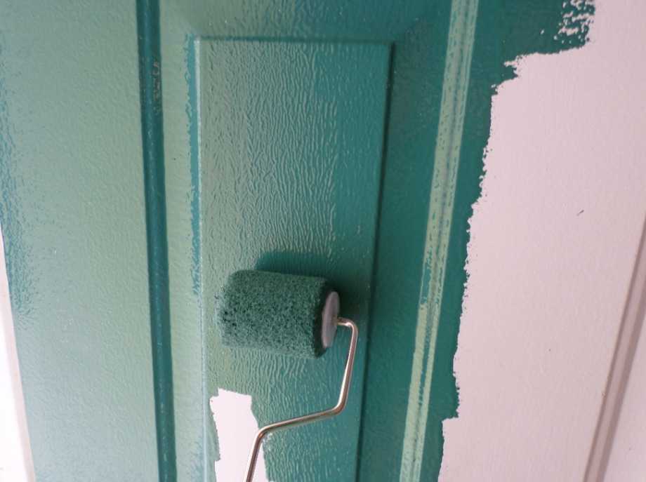Чем и как покрасить металлическую дверь