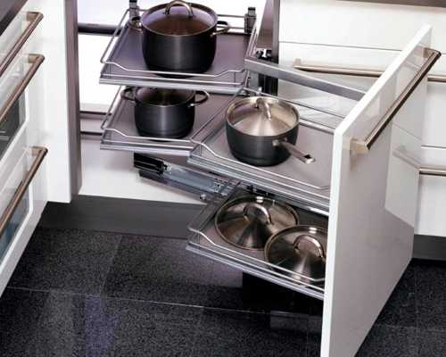 Нижние угловые шкафы кухни и выдвижные системы для их наполнения