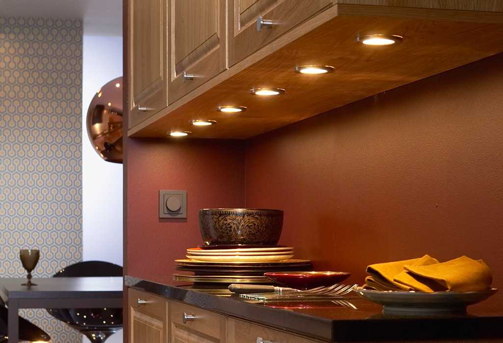 Подсветка рабочей зоны на кухне: варианты освещения столешницы