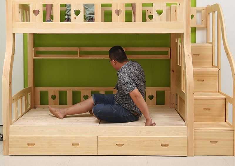 Деревянная двухъярусная кровать (54 фото): каркас из массива дерева - сосны, дуба и бука, для взрослых и детей белого цвета, отзывы