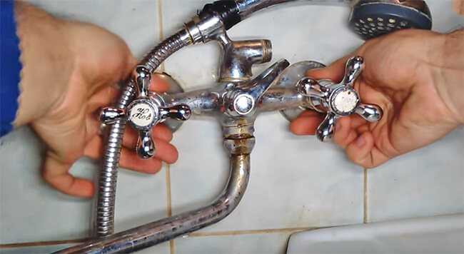 Как поменять смеситель в ванной комнате своими руками