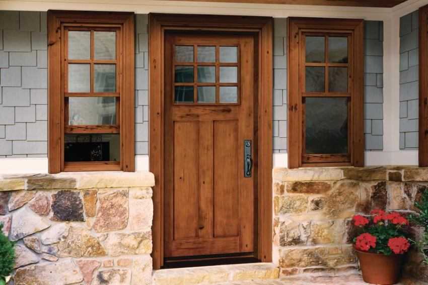 Двери из дерева: входные конструкции из натурального массива или шпона