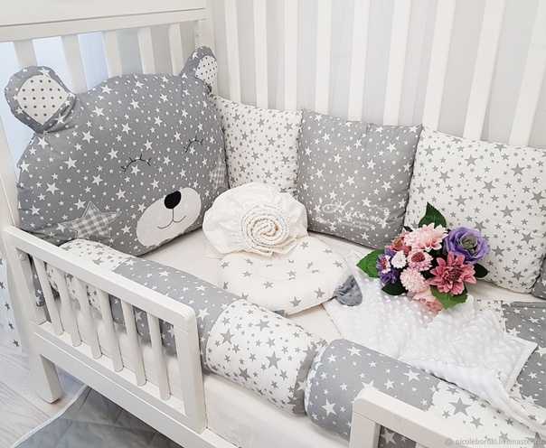 Бортики в кроватку для новорожденных (90 фото): какие борта нужны в круглые и овальные детские кровати, размеры и виды для мальчиков и девочек, красивые изделия