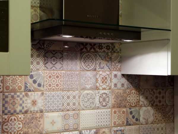 Плитка в стиле пэчворк (59 фото): керамические настенные изделия, модели из испании в интерьере