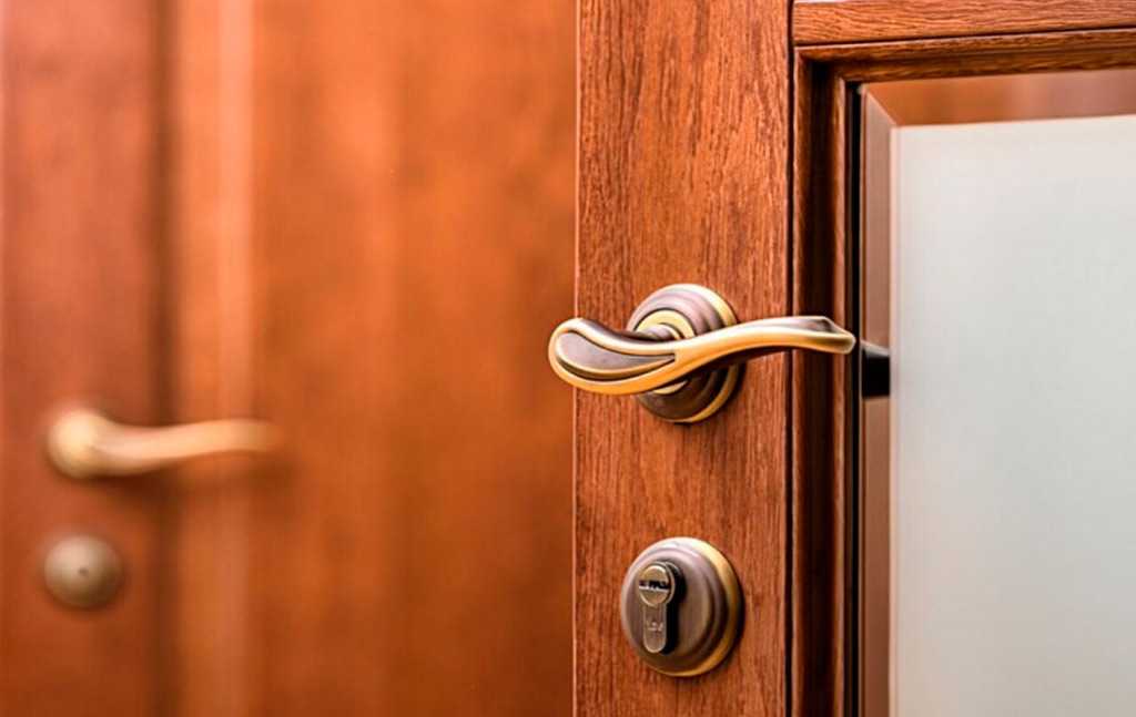 Фурнитура для межкомнатных дверей – критерии выбора