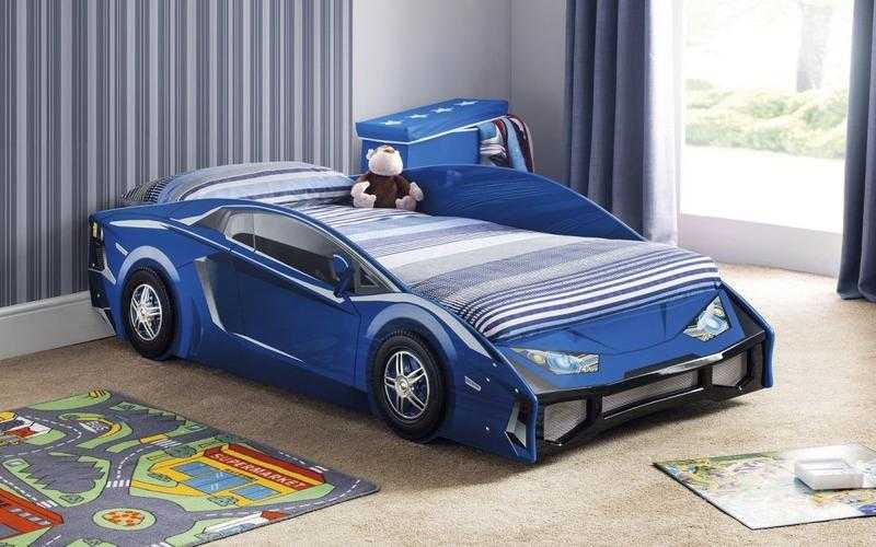 Особенности выбора кровати-машины для мальчика Из каких материалов производится детская модель в виде автомобиля Какие дизайны мебели популярны для мальчишек На что обратить внимание при выборе подходящей модели