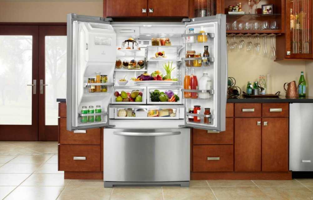 Цвета холодильников в интерьере кухни (50 фото): черный и белый, красный и серебристый, вишневый и другие цвета холодильника в интерьере