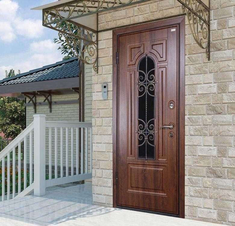 Деревянные входные двери для частных домов
