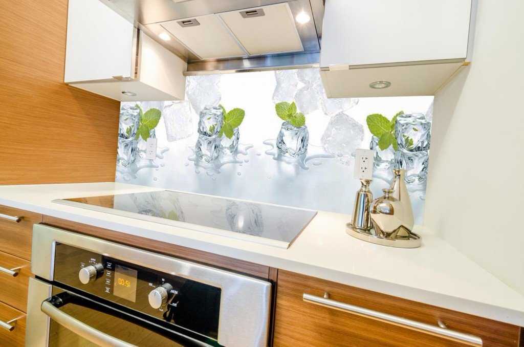 Фартуки для кухни из стекла с фотопечатью (52 фото): кухонный стеклянный фартук из закаленного стекла