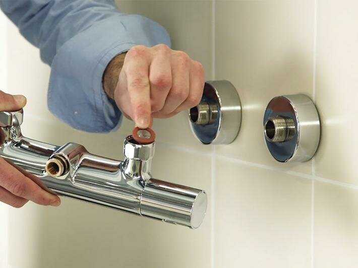 Как поменять смеситель в ванной своими руками: пошаговая инструкция