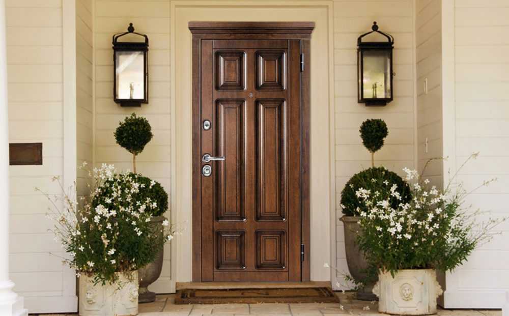 Как выбрать входную дверь в дом: как найти лучшую уличную конструкцию для частной усадьбы, из каких материалов бывают, что учесть при покупке?