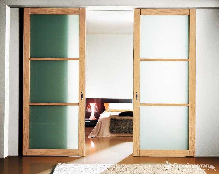 Раздвижная дверь в комнате: преимущества и особенности