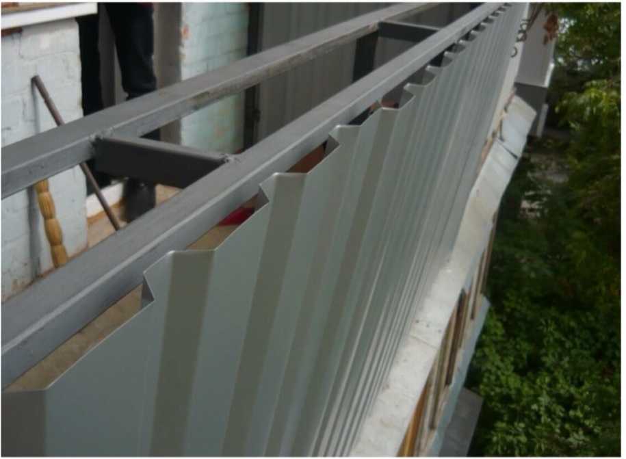Как отделать балкон сайдингом: металлическим, полихлорвиниловым, укрепляем парапет