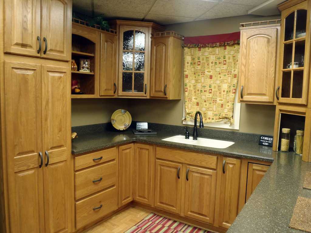 Кухни под старину (60 фото): выбираем старинный кухонный гарнитур из дерева, мебель из сосны в белом и других цветах