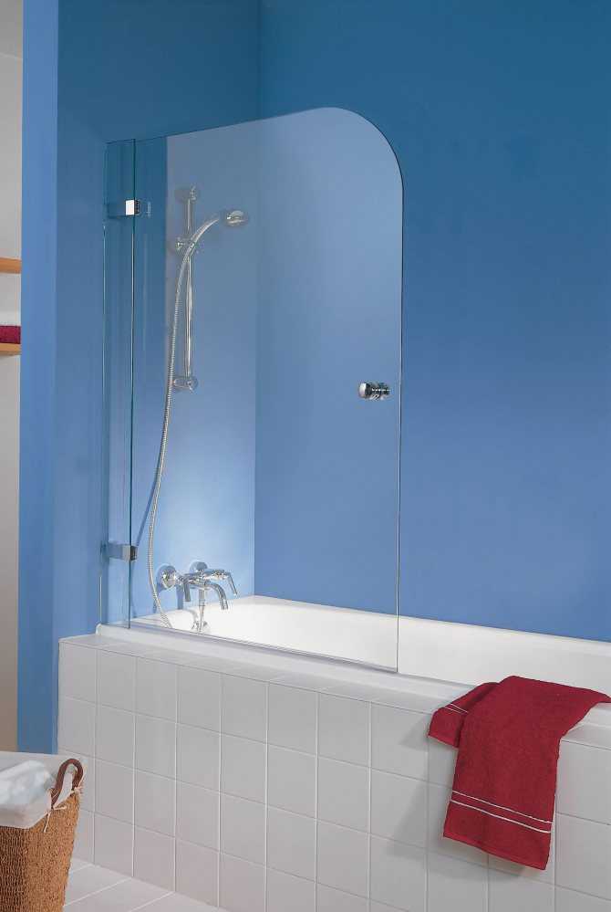 Стеклянные шторки для ванной: стильно, практично, доступно