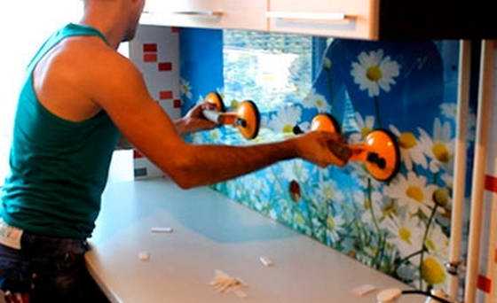 Как установить стеновую панель на кухне (49 фото): монтаж и установка, как крепить панель