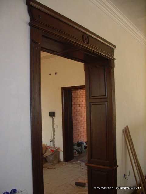 Дверной портал для входных и межкомнатных проемов из дерева и других материалов.