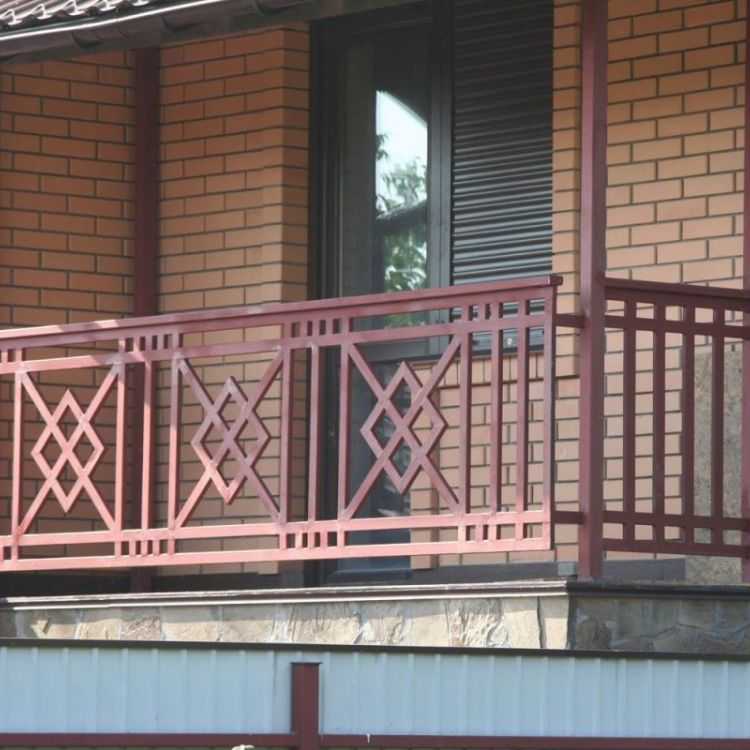 Высота ограждения балкона: выдержки из нормативных документов