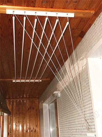 Выбор и установка потолочной сушилки для белья на балкон или лоджию
