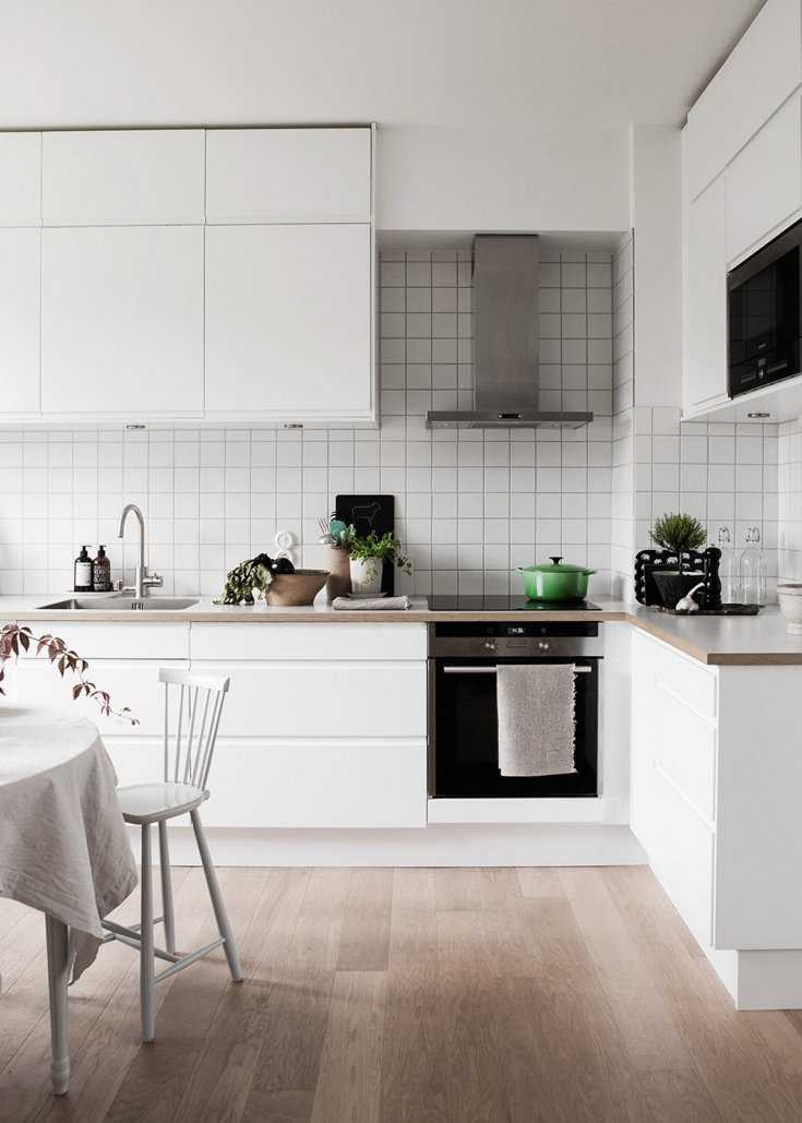Кухня с черной столешницей (67 фото): варианты дизайна для серой и красной, зеленой и коричневой, бордовой и белой кухонь. плюсы и минусы столешницы черного цвета