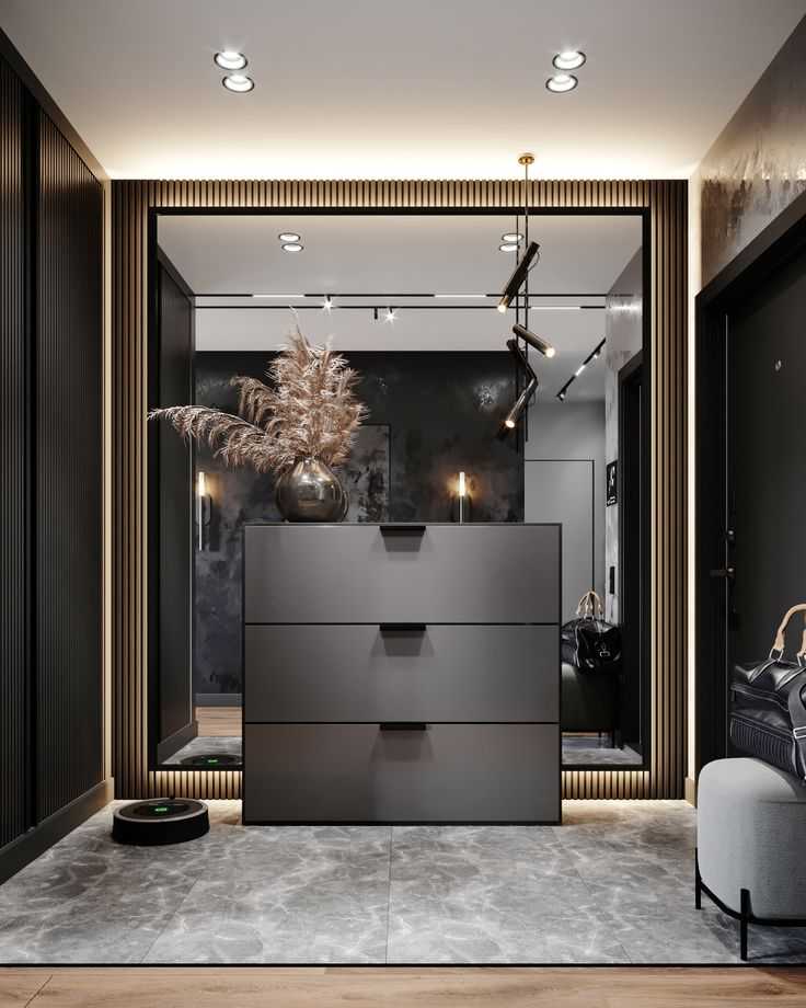 Спальня в классическом стиле в светлых тонах с коричневой мебелью: дизайн интерьера 
 - 30 фото