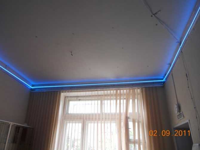 Потолочный плинтус с подсветкой для натяжных потолков