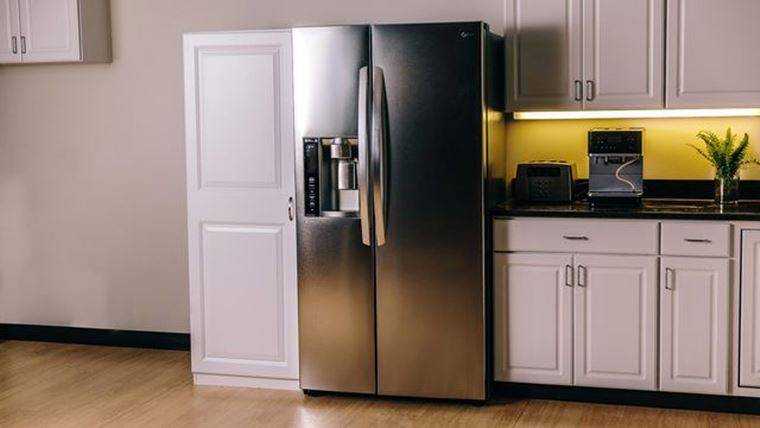 Холодильник черного цвета (57 фото): черно-белые модели в интерьере кухни