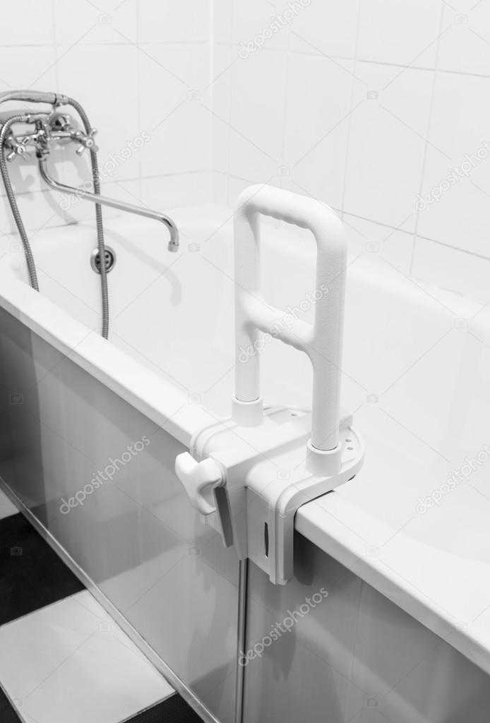 Поручни для ванной (40 фото): выбираем на стену ручку на вакуумных присосках и другие опорные модели. как их удобно расположить?