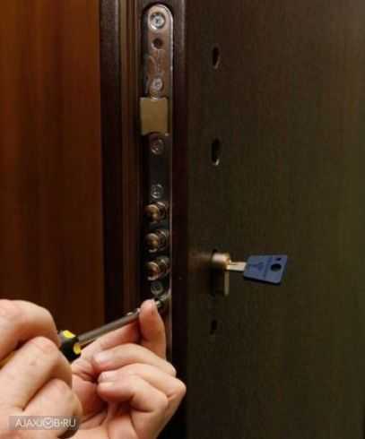 Дверные ручки для входных металлических дверей + ремонт замка