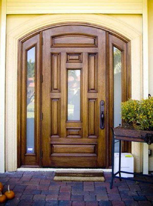 Входные деревянные двери для квартиры, частного дома или дачи: разновидности, комплектующие, особенности установки, ремонта и эксплуатации