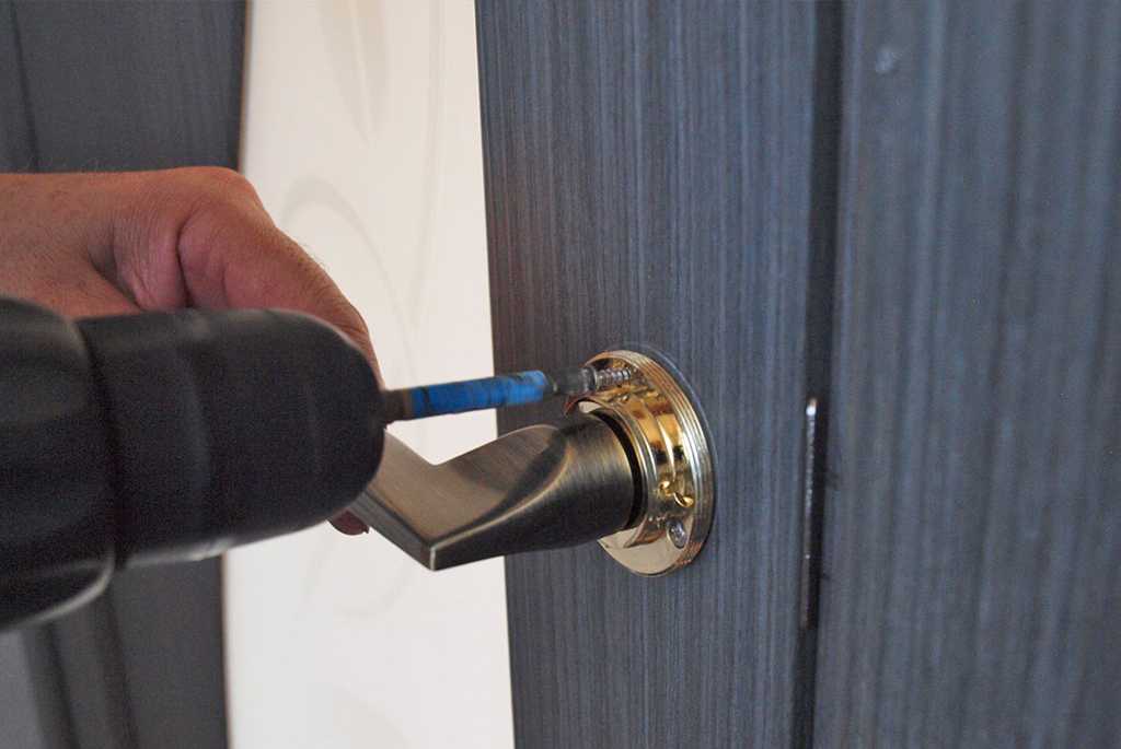 Как установить дверную ручку на межкомнатную дверь, установка дверных ручек