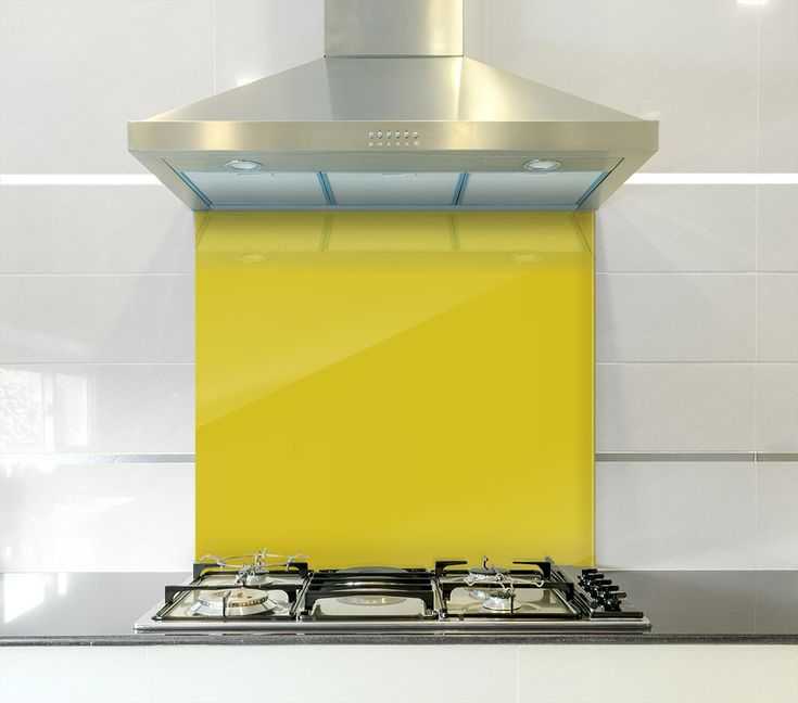 Экран для кухни (35 фото): выбираем защитный стеклянный кухонный экран для защиты от брызг на стену, особенности плит из пластика или стекла с фотопечатью