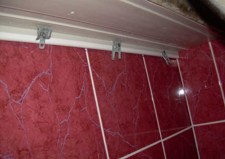 Как заделать щель между ванной и стеной?  чем можно закрыть шов, герметизация стыка - способы решения проблемы