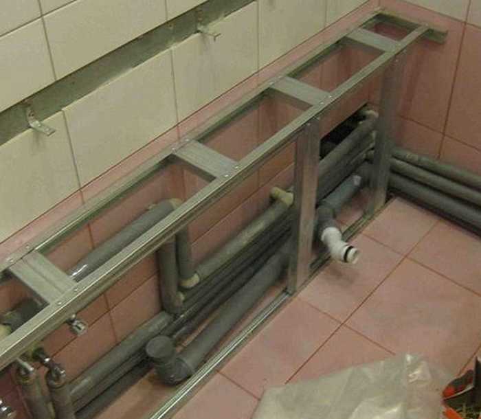 Как спрятать трубу в туалете: способы с использованием гипсокартона, кафельной плитки и рольставней, фото