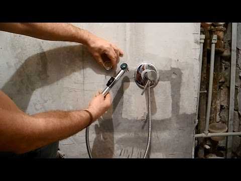 Как установить смеситель в ванной на стену