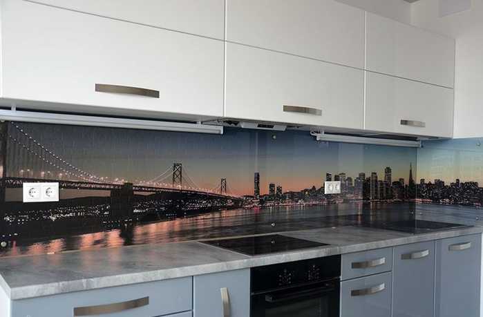 Кухонный фартук из стекла, скинали: 100 шикарных идей дизайна с фото