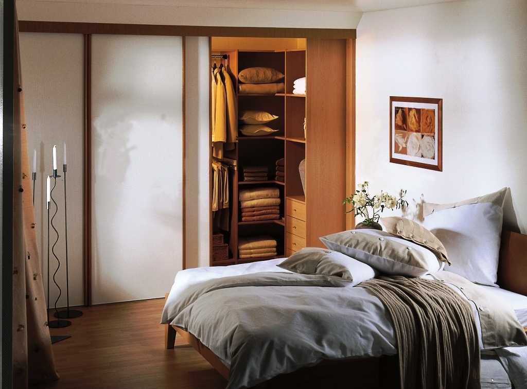 Гардеробная в спальне: комната, дизайн и фото, шкаф из гипсокартона, встроенные варианты для маленькой гостиной