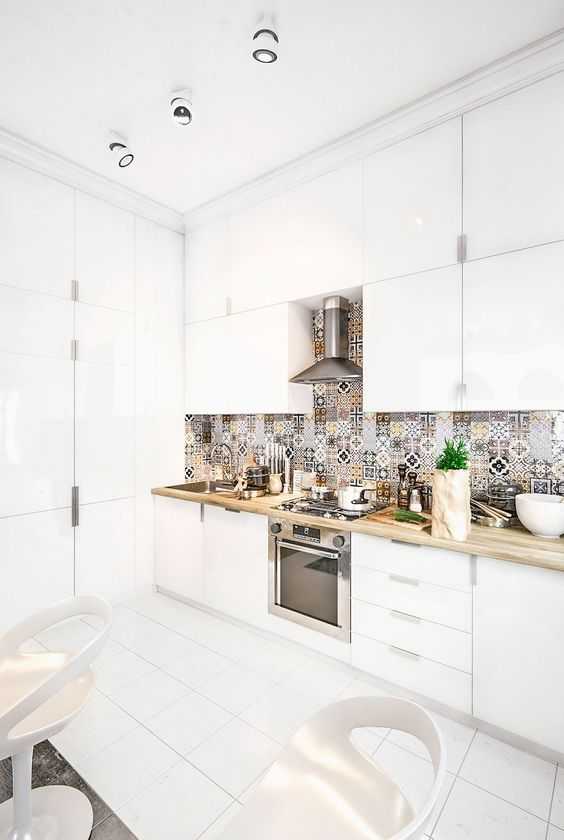 Белая кухня: идеи дизайна интерьеров (100 фото)